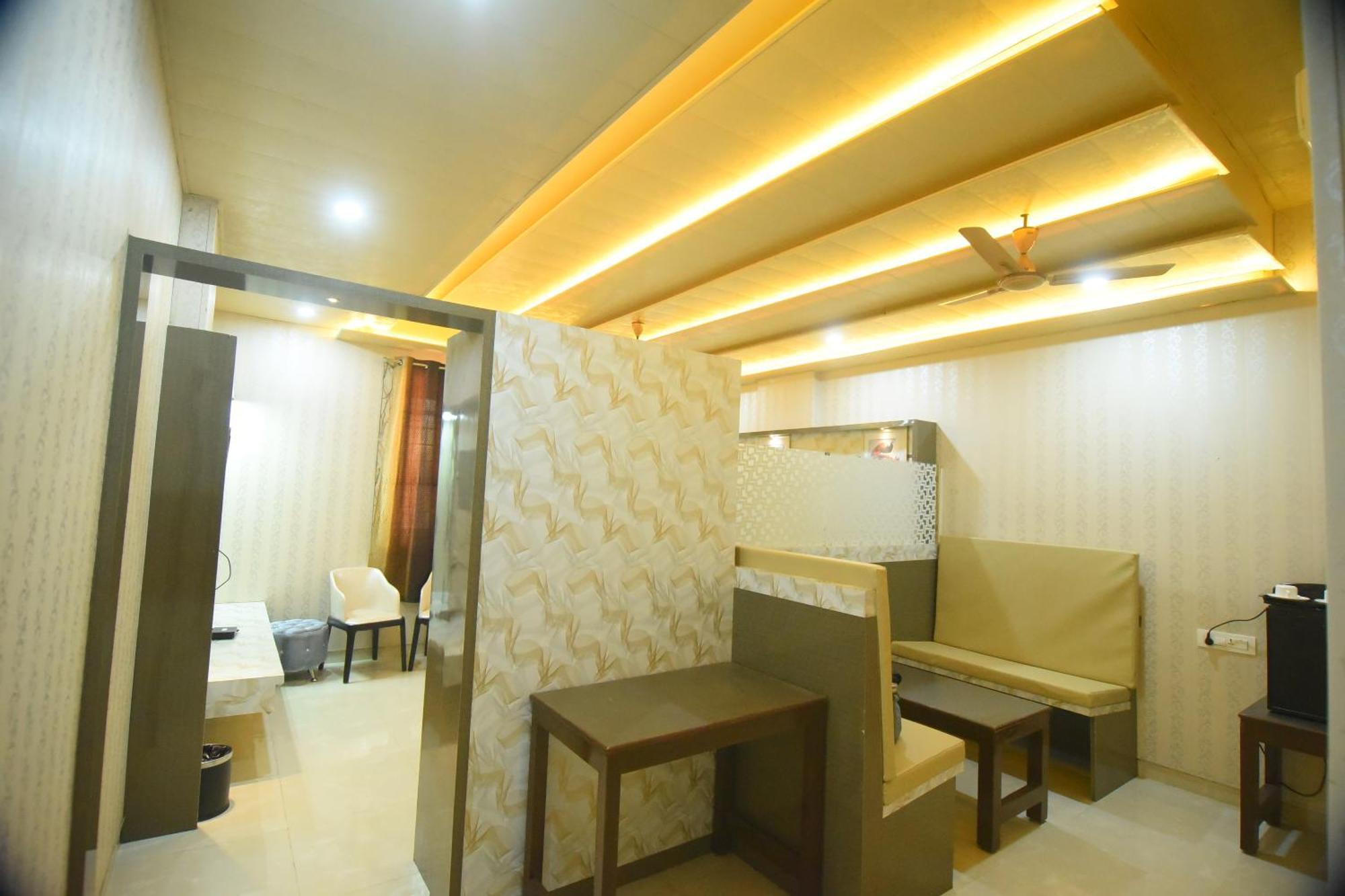 R Empire Revtree Hotel ดาวันเกเร ภายนอก รูปภาพ