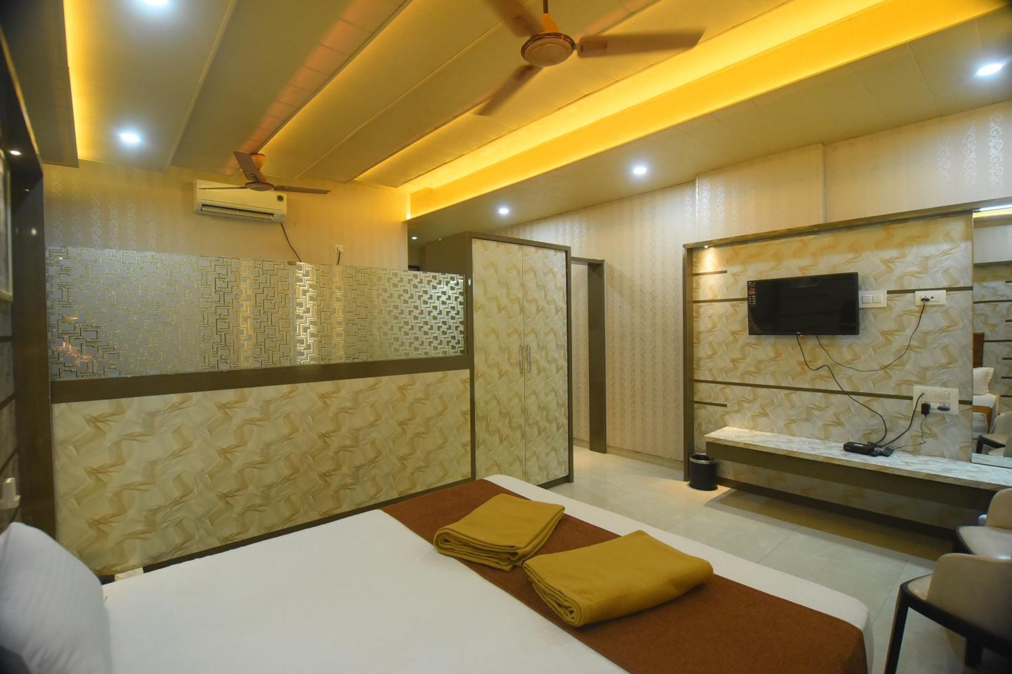 R Empire Revtree Hotel ดาวันเกเร ภายนอก รูปภาพ