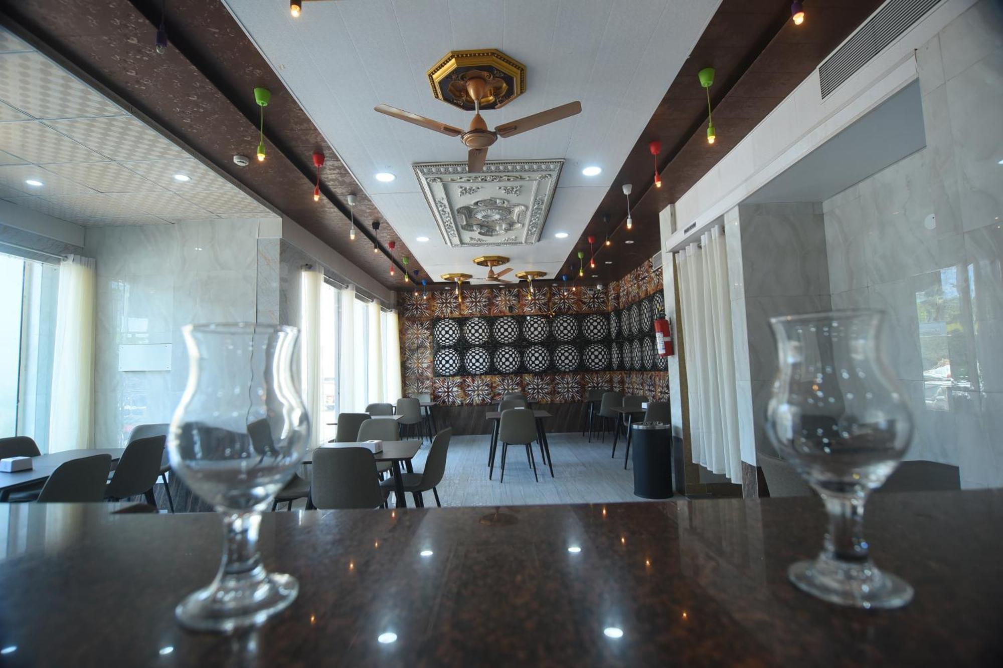 R Empire Revtree Hotel ดาวันเกเร ภายนอก รูปภาพ