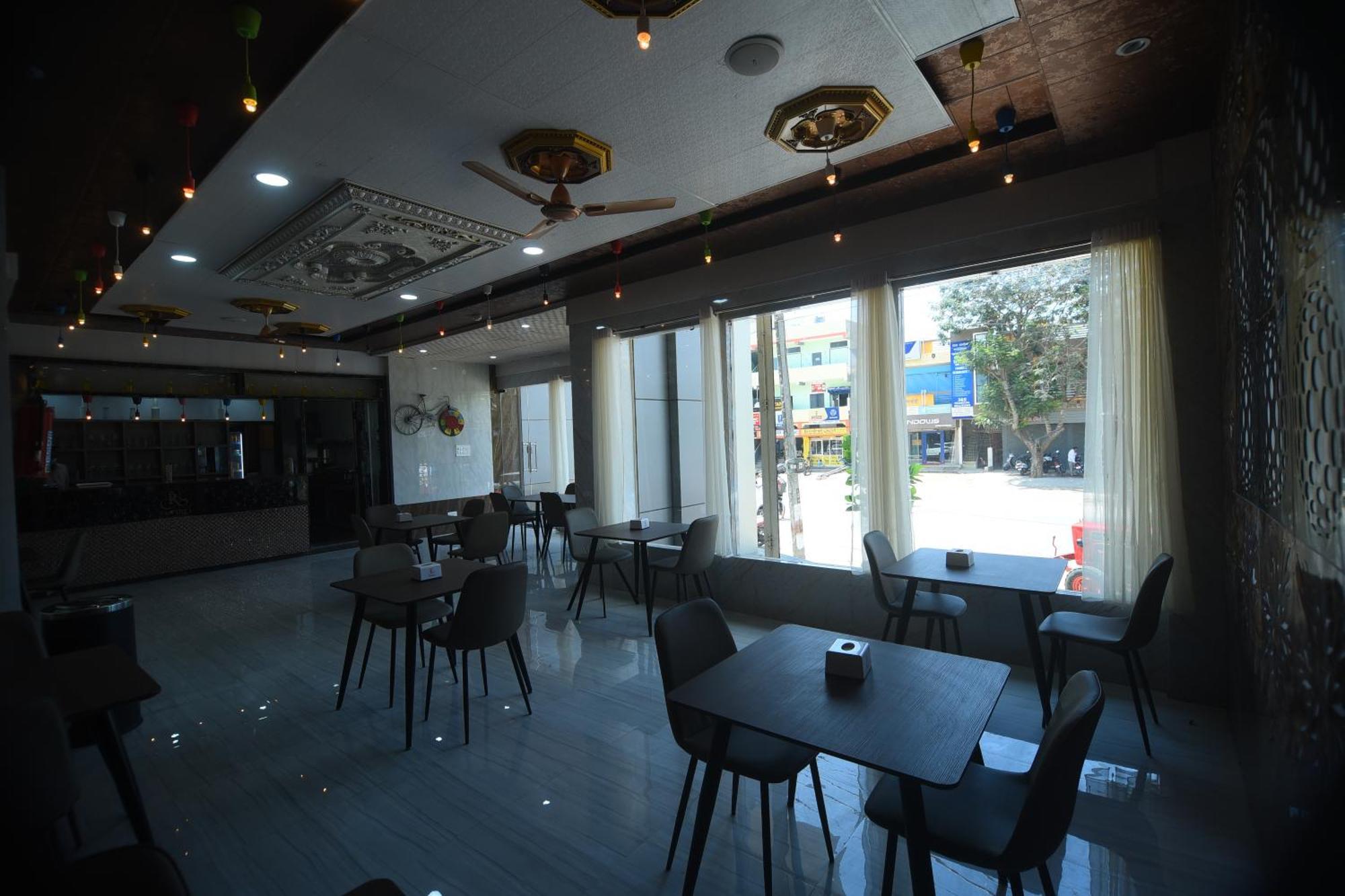 R Empire Revtree Hotel ดาวันเกเร ภายนอก รูปภาพ