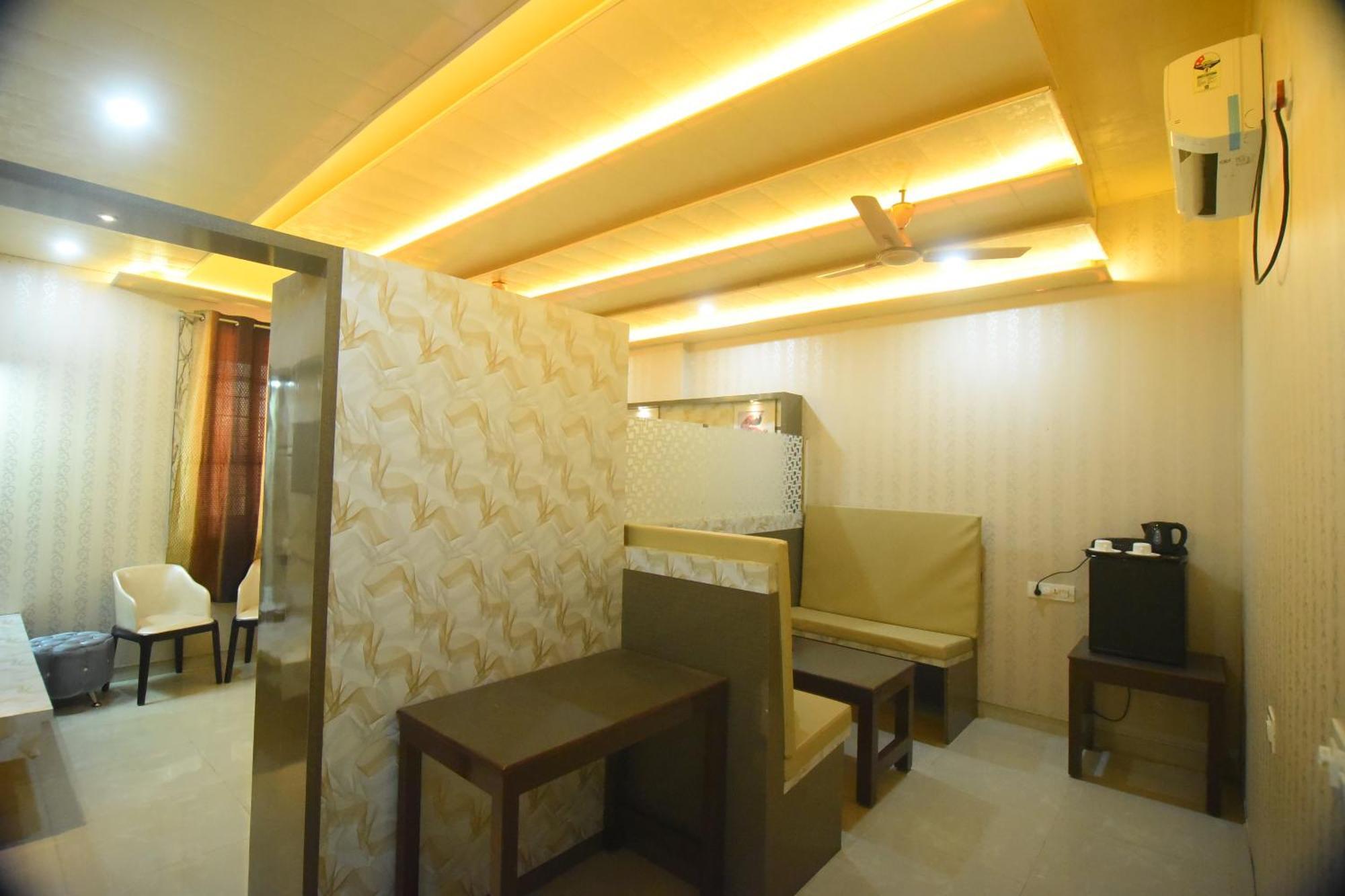 R Empire Revtree Hotel ดาวันเกเร ภายนอก รูปภาพ