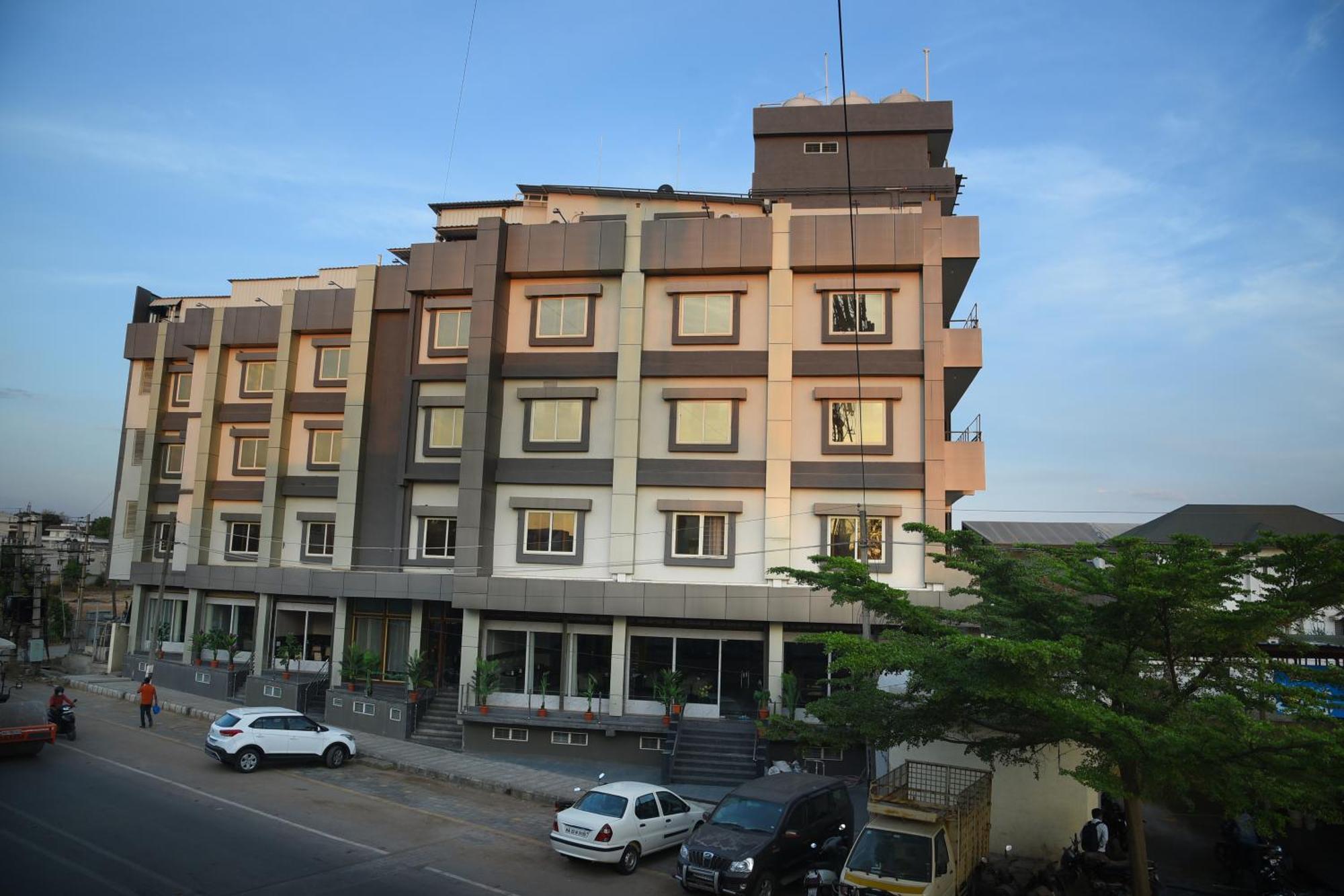 R Empire Revtree Hotel ดาวันเกเร ภายนอก รูปภาพ