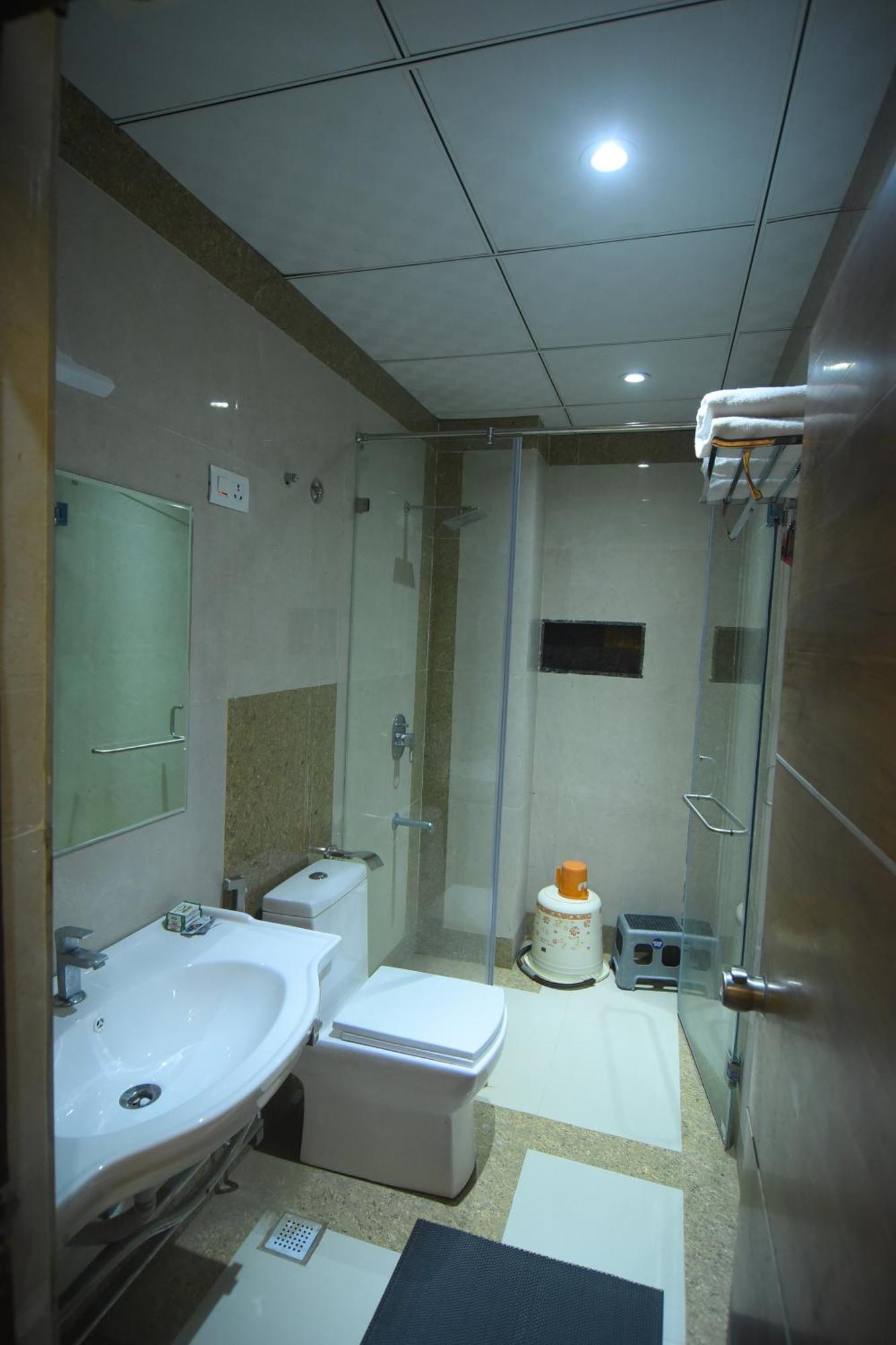 R Empire Revtree Hotel ดาวันเกเร ภายนอก รูปภาพ