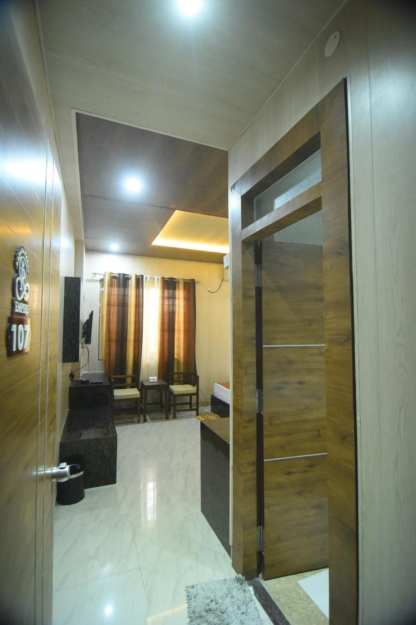 R Empire Revtree Hotel ดาวันเกเร ภายนอก รูปภาพ