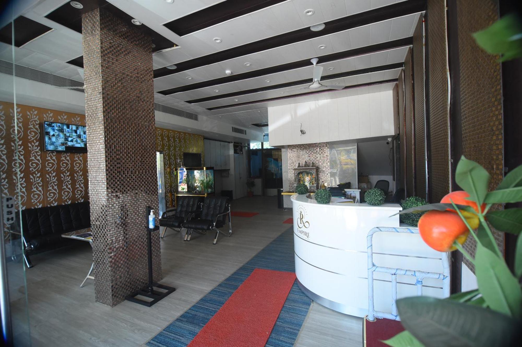 R Empire Revtree Hotel ดาวันเกเร ภายนอก รูปภาพ