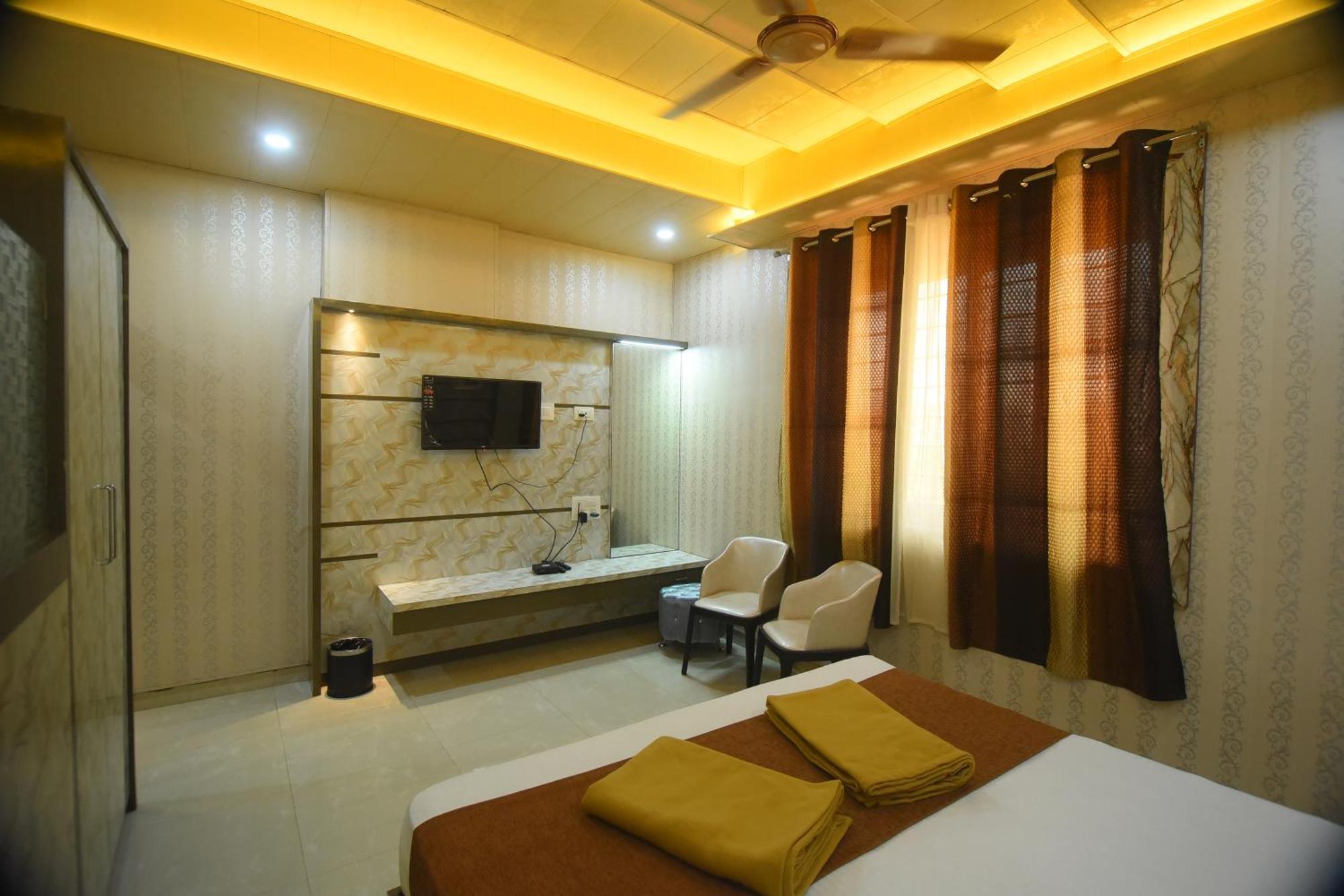 R Empire Revtree Hotel ดาวันเกเร ภายนอก รูปภาพ