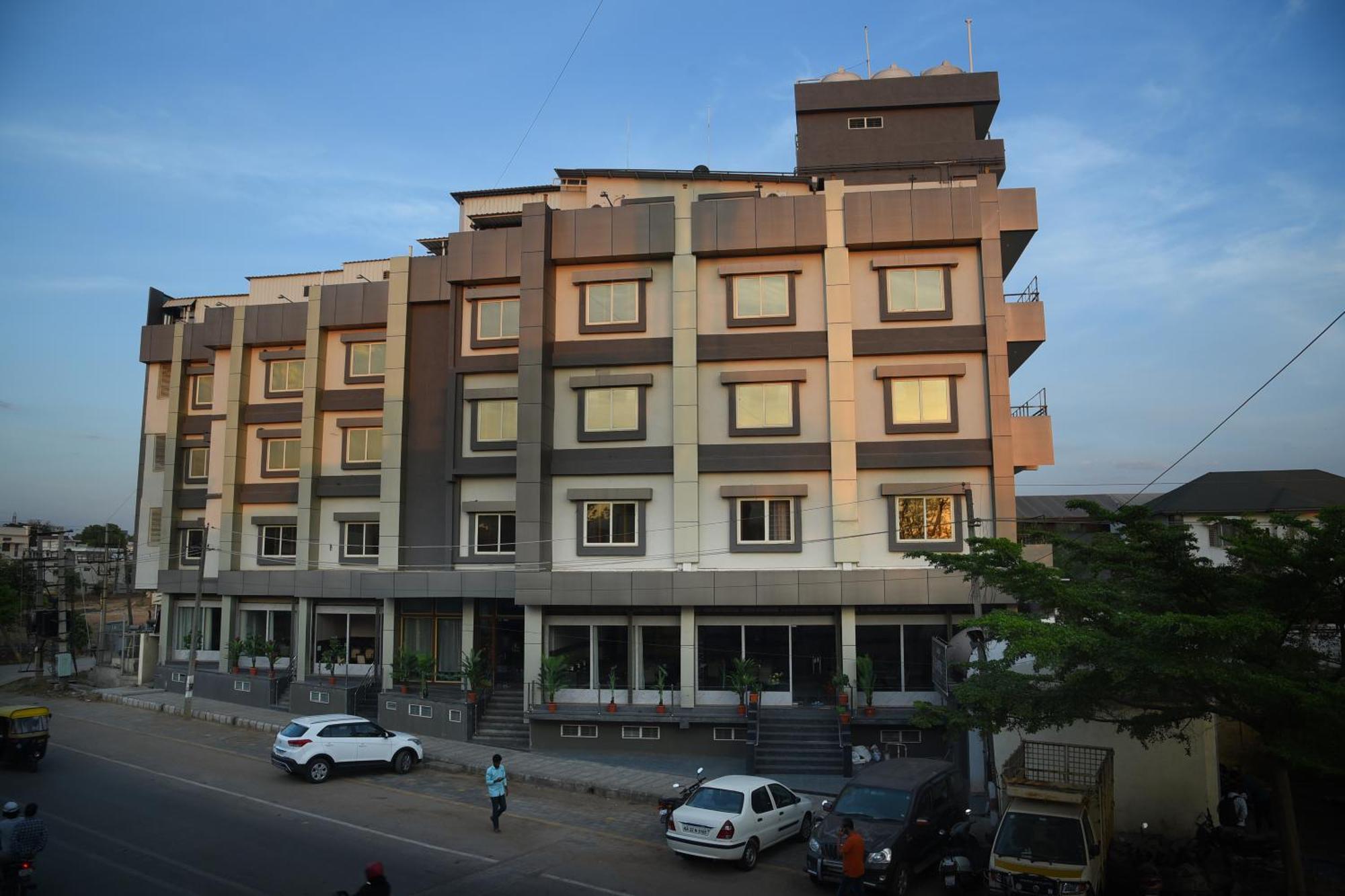 R Empire Revtree Hotel ดาวันเกเร ภายนอก รูปภาพ